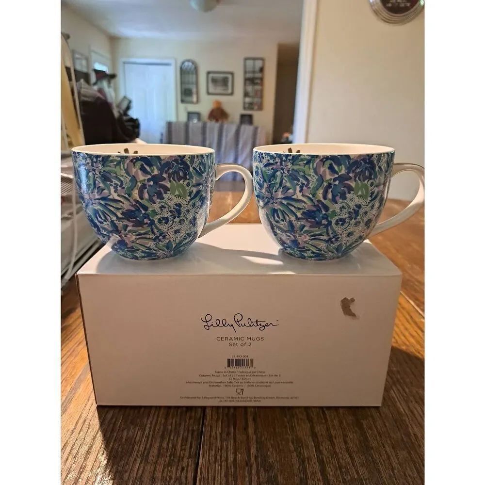 New in Box Lilly Pulitzer Set 2 Ceramic Coffee Mugs 12oz Blue Purple Gold Cups
